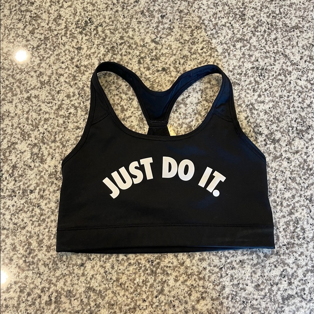 Never worn NIKE sports bra